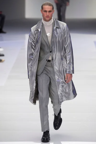 Look 1